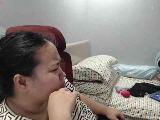 BubbleButtPinay webcam