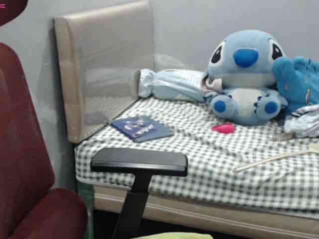 BubbleButtPinay webcam