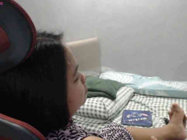 BubbleButtPinay webcam