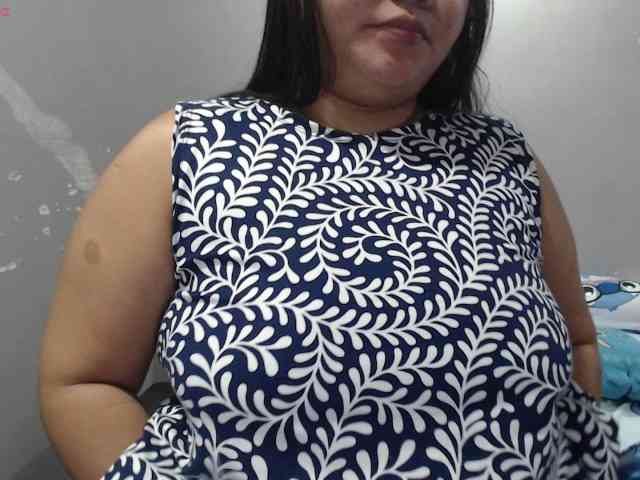 BubbleButtPinay webcam