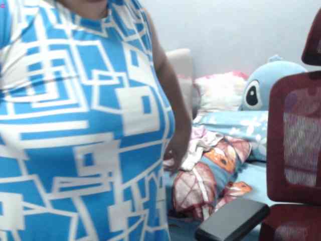 BubbleButtPinay webcam
