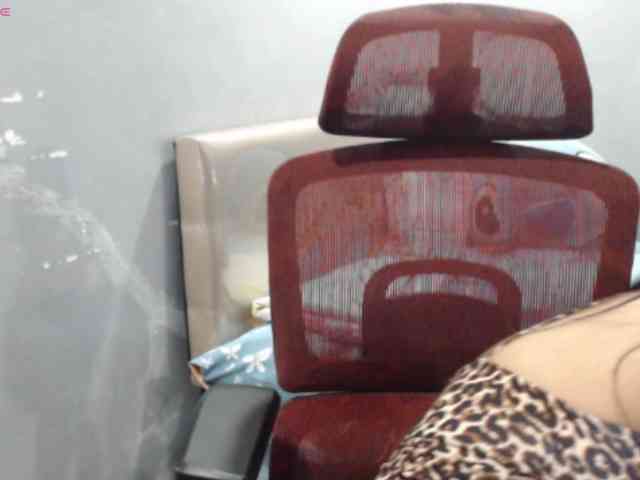BubbleButtPinay webcam