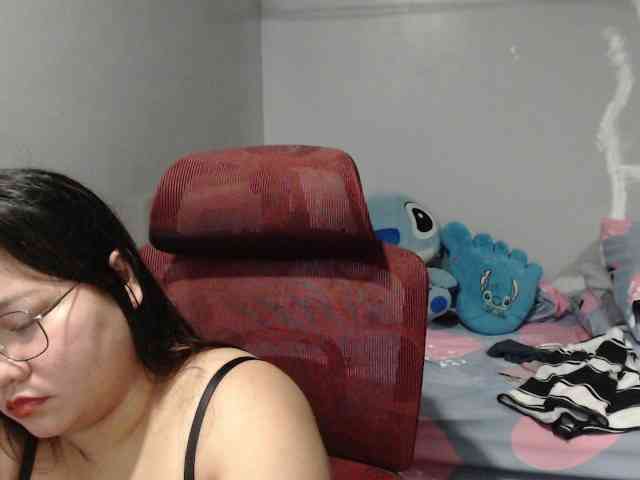 BubbleButtPinay webcam