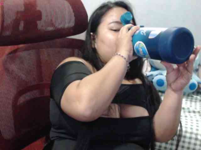 BubbleButtPinay webcam