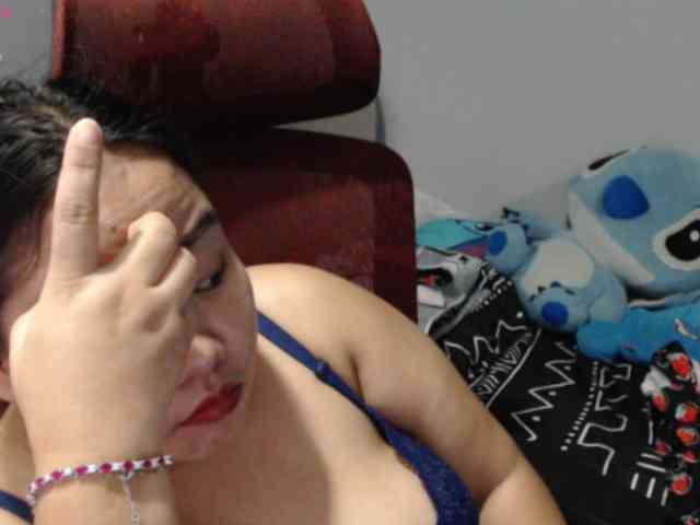 BubbleButtPinay webcam