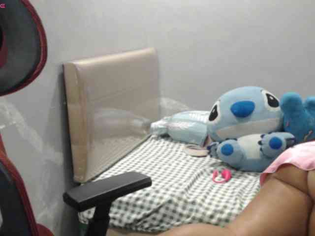 BubbleButtPinay webcam