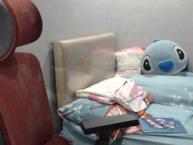 BubbleButtPinay webcam