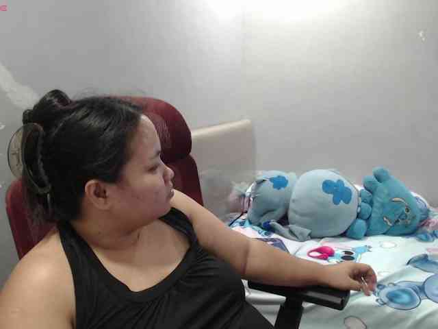 BubbleButtPinay webcam