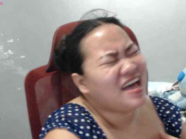 BubbleButtPinay webcam