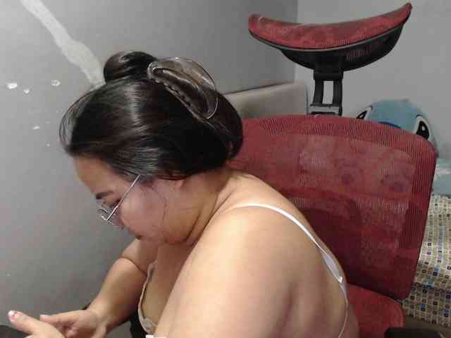 BubbleButtPinay webcam