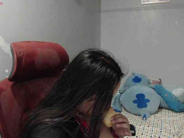 BubbleButtPinay webcam