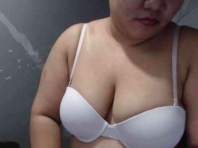 BubbleButtPinay webcam