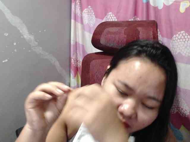 BubbleButtPinay webcam