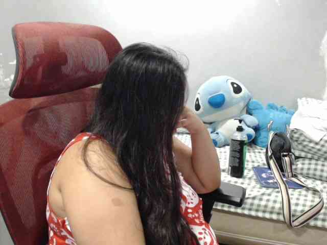BubbleButtPinay webcam
