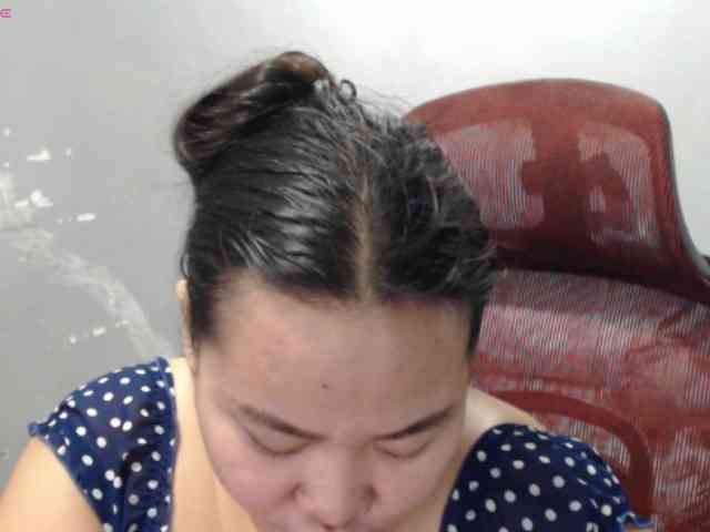 BubbleButtPinay webcam