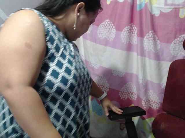 BubbleButtPinay webcam