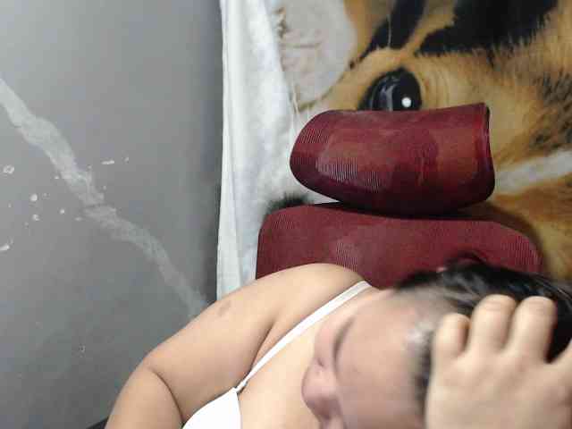 BubbleButtPinay webcam