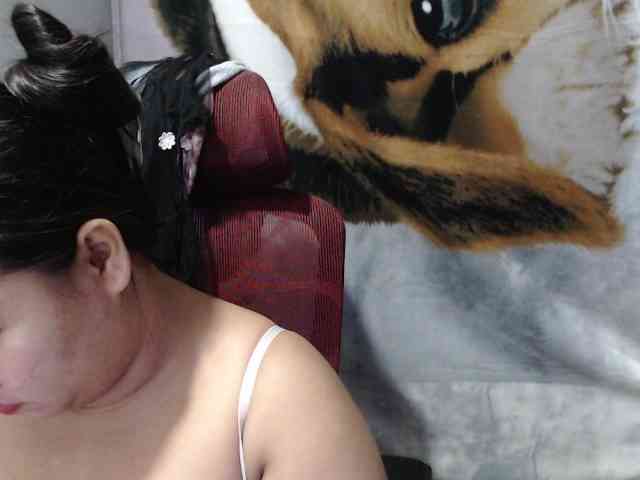 BubbleButtPinay webcam