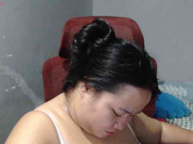 BubbleButtPinay webcam