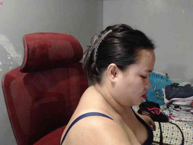 BubbleButtPinay webcam
