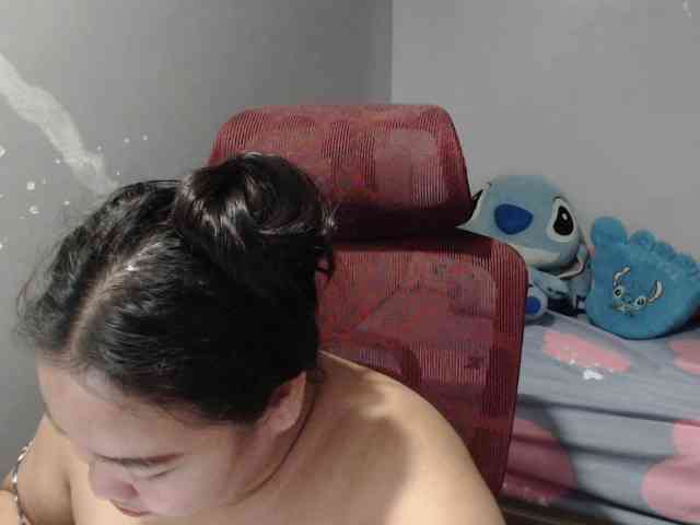 BubbleButtPinay webcam