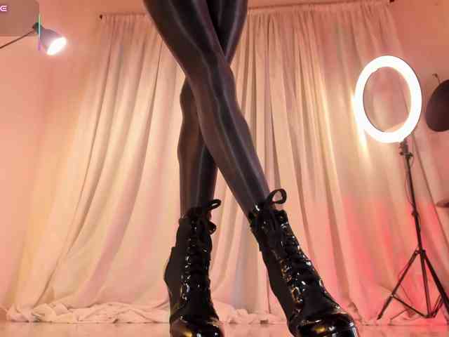 Axellcollins's cam show statistics and live stream