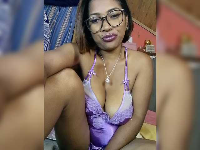 le modèle butterfly007 est en webcam porno dans un show sur le site bongacams, il possède les tags suivants: Ebony,Brunette,Hairy