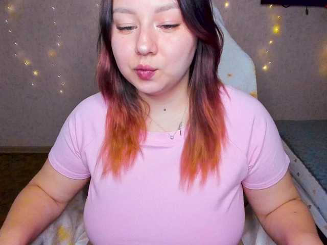MilkaFoxy live cam preview