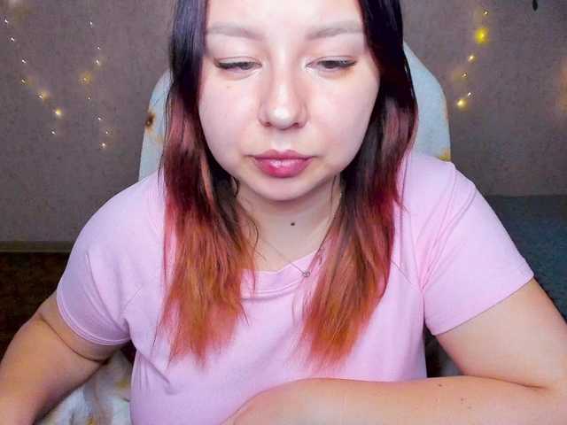 MilkaFoxy live cam preview