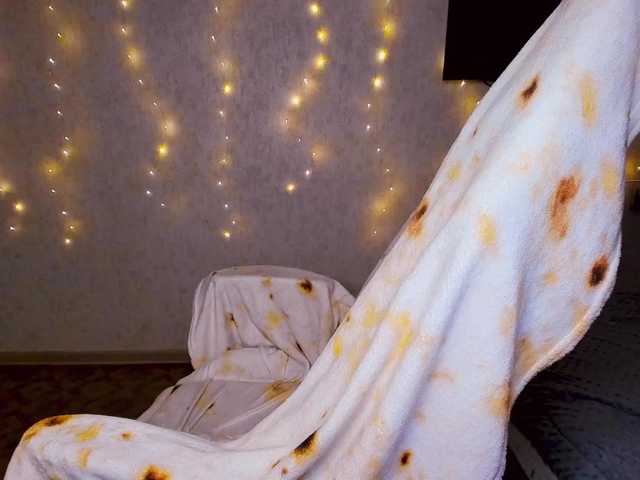 MilkaFoxy live cam on BongaCams