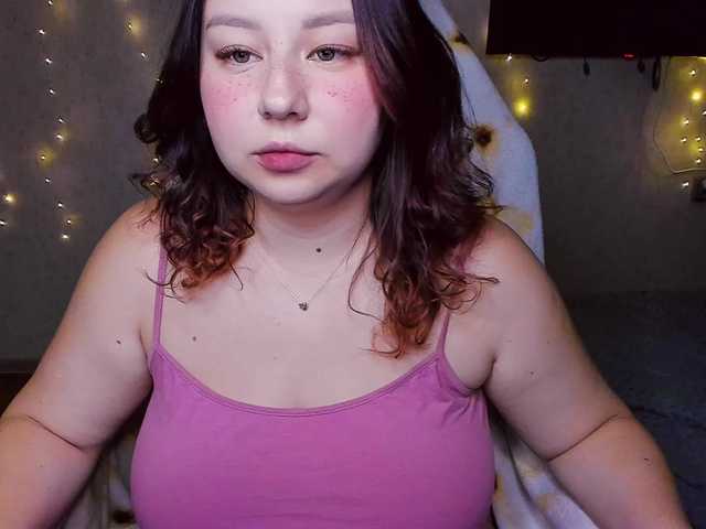 MilkaFoxy live cam on BongaCams