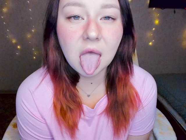 MilkaFoxy live cam on BongaCams