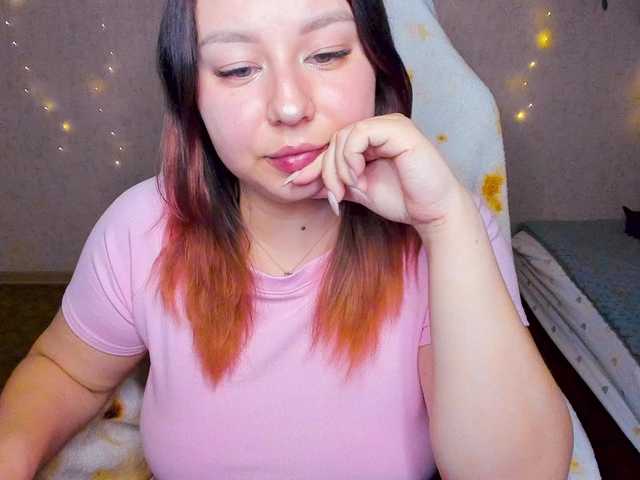 MilkaFoxy live cam preview