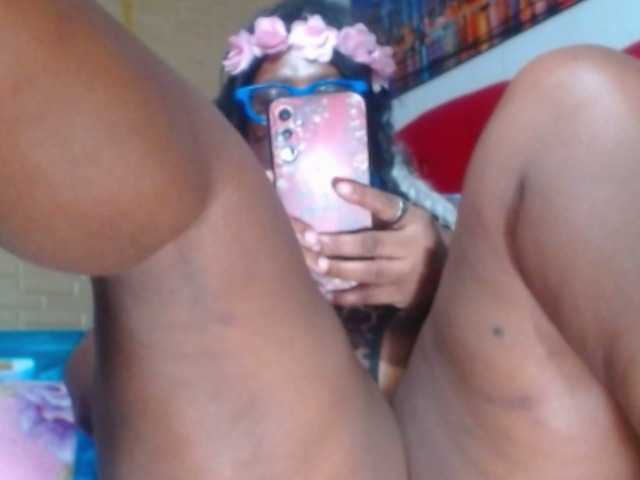 kimfierykitty live cam on BongaCams