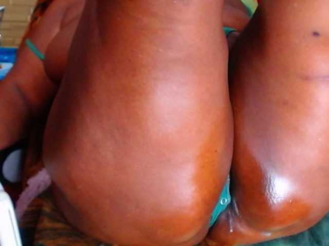 kimfierykitty live cam on BongaCams
