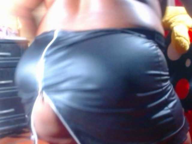 kimfierykitty live cam on BongaCams