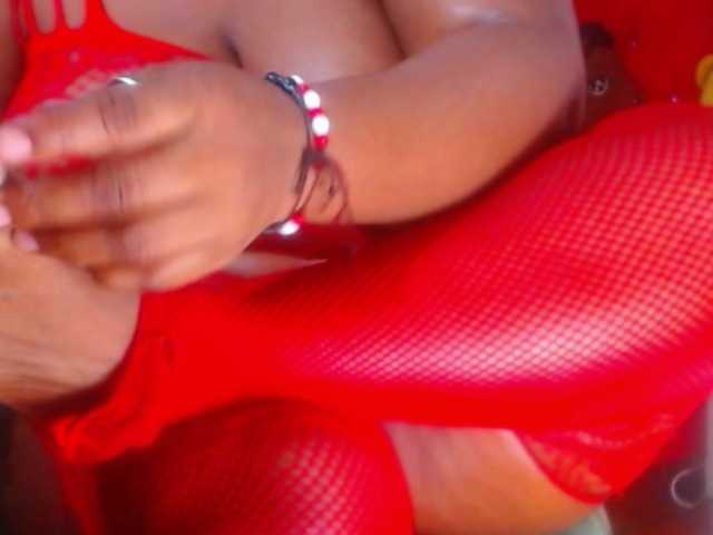 kimfierykitty live cam on BongaCams