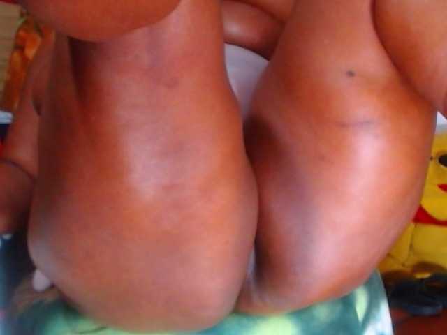 kimfierykitty live cam on BongaCams