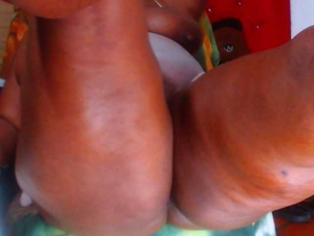kimfierykitty live cam on BongaCams