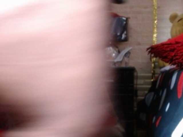 Wildsquirtsofi live cam