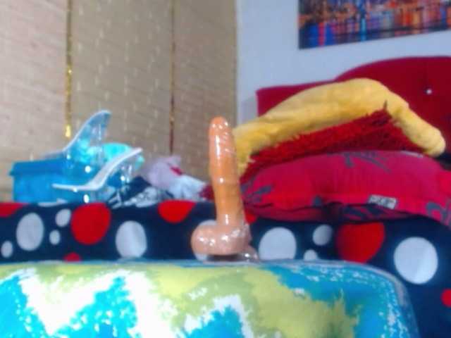 kimfierykitty live cam on BongaCams