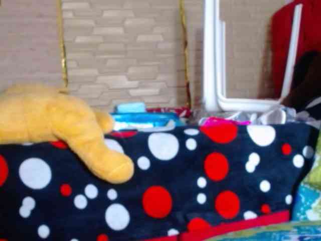 squirtslaveLia webcam