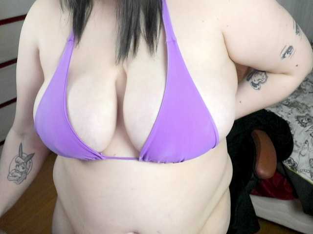SweetSuika live cam on BongaCams