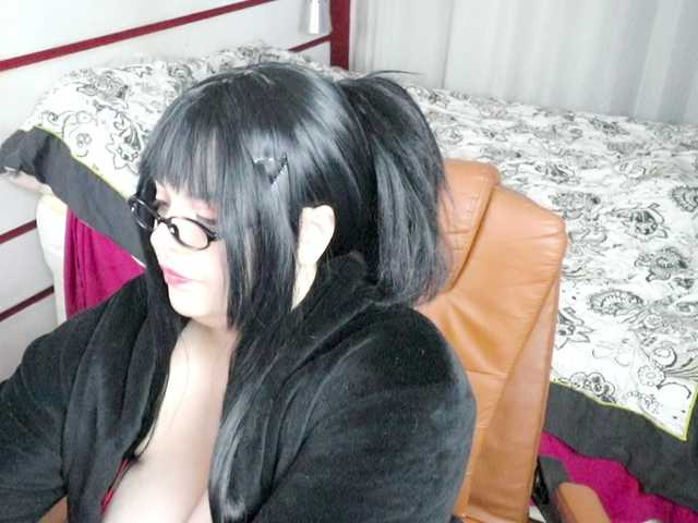 SweetSuika live cam on BongaCams