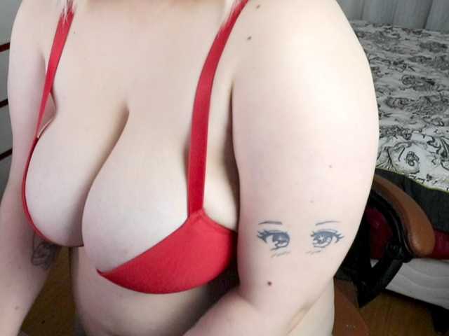 SweetSuika live cam on BongaCams