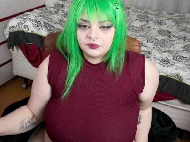 SweetSuika webcam