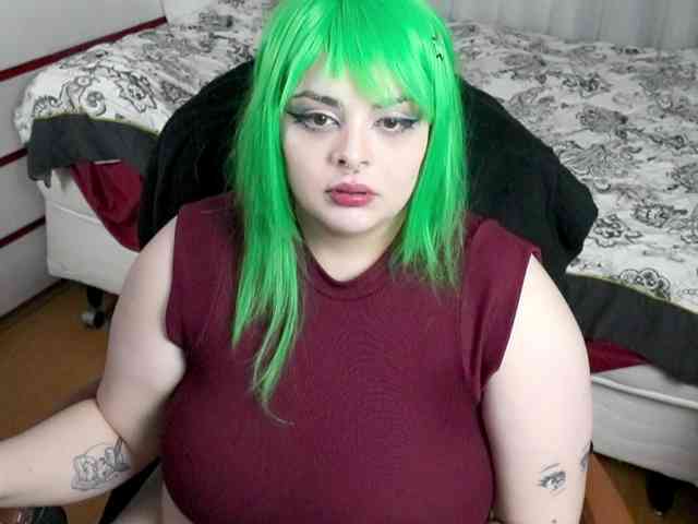 SweetSuika webcam