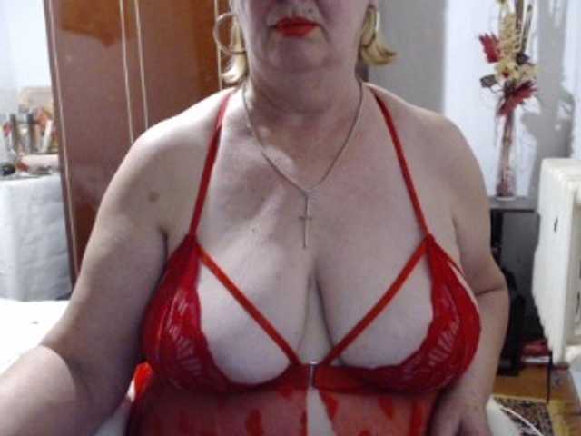 Secretfox, live now on BongaCams