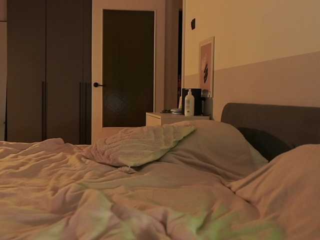EmmSee live cam on BongaCams