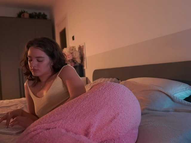 EmmSee live cam on BongaCams